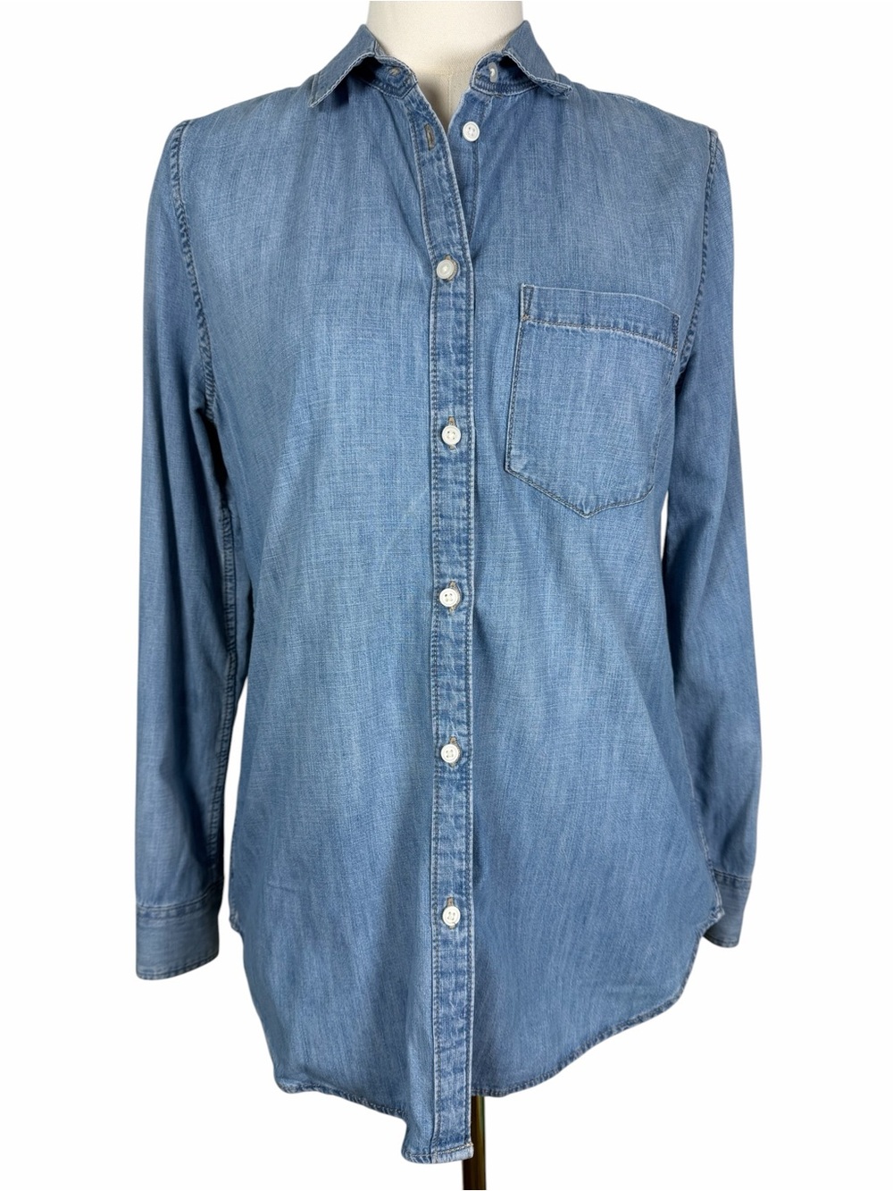 Gap Women’s Perfect Classic Denim Chambray Shirt Western 100% Cotton Size Small